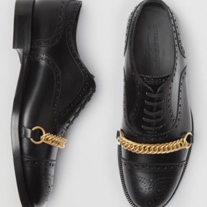 Burberry
Men's Lewis Chain-Detail Brogue Oxfords